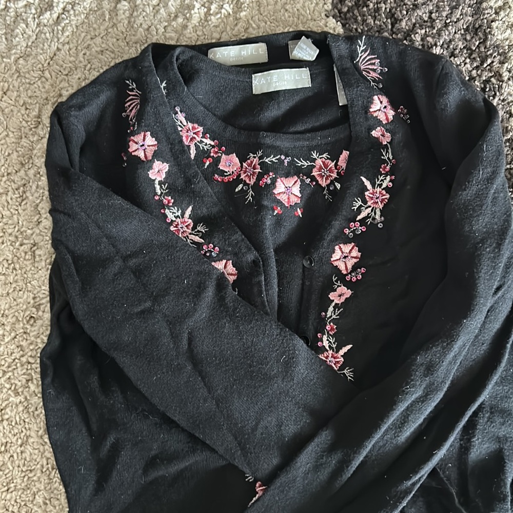 Knit Sleeveless sweater vest w flowers and cardigan pair